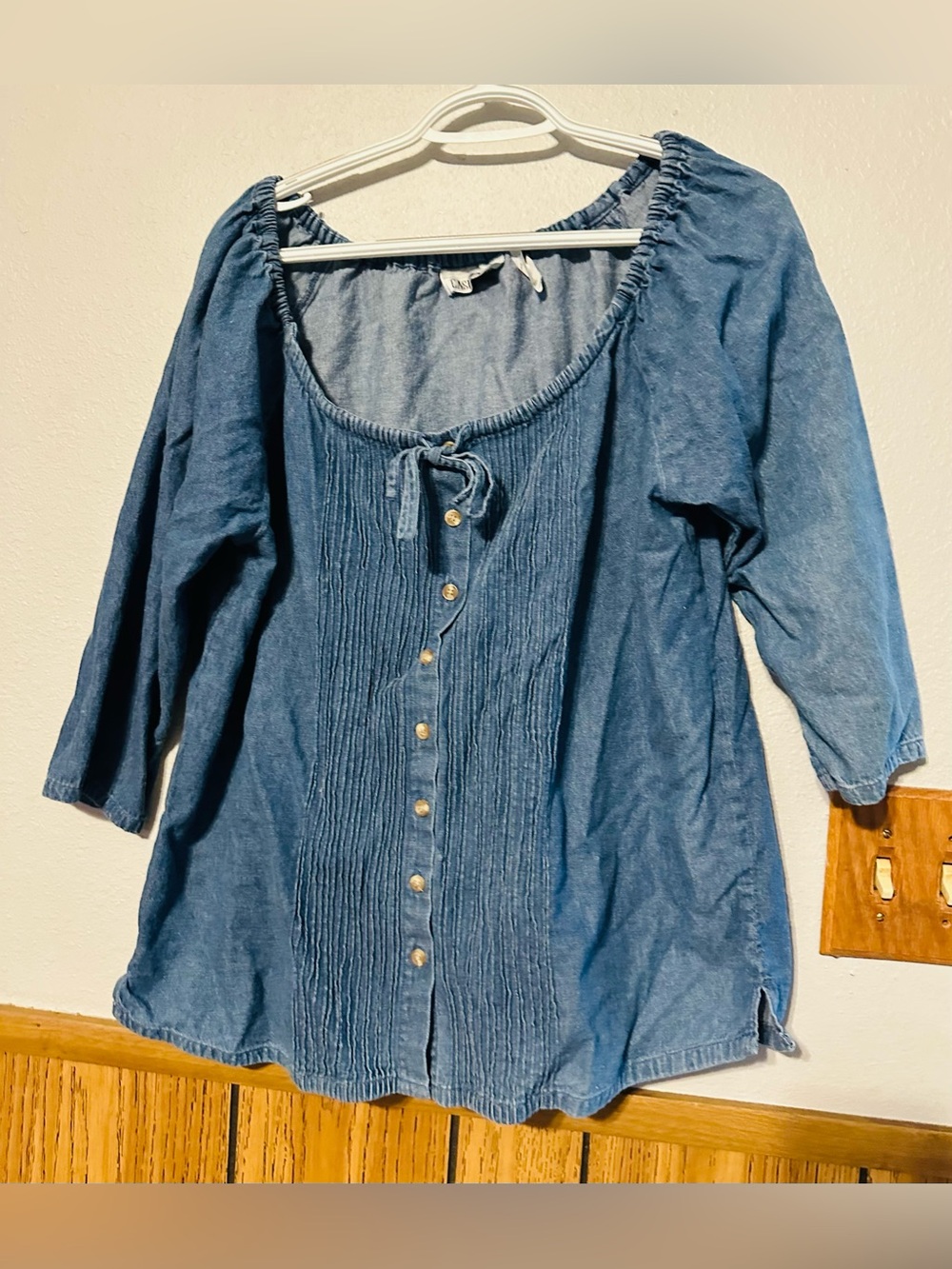 Casey & Max Women's Large Denim Button-Front Peasant Top 100% cotton